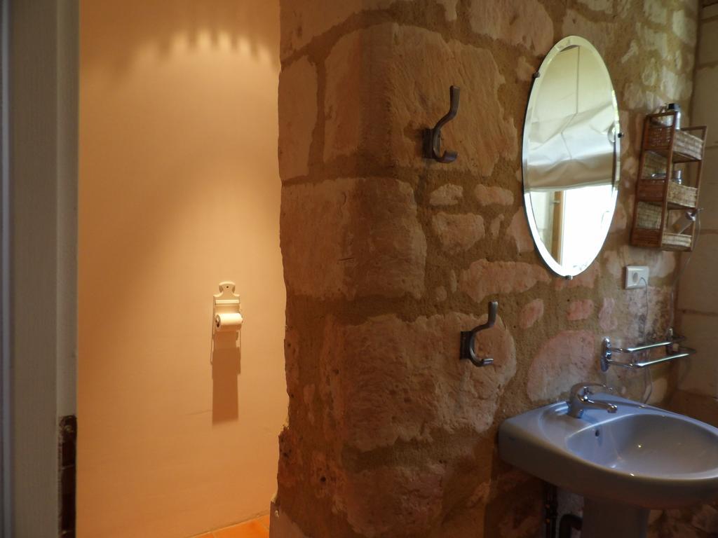 Les Caves Hotel Ambillou-Château Exterior photo